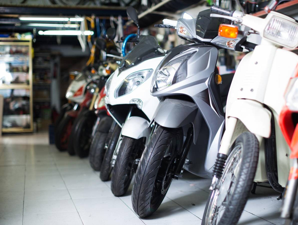 Antes de comprar una moto, es muy importante saber cuál es tu objetivo, si es andar en ciudad, siempre la recomendación es una motocicleta ligera.