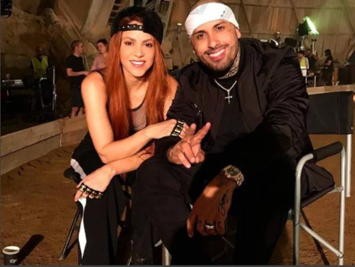 Shakira decidió teniñerse en cabello en un rojo para la grabación de Perro Fiel junto a Nicky Jam. Foto: Instagram