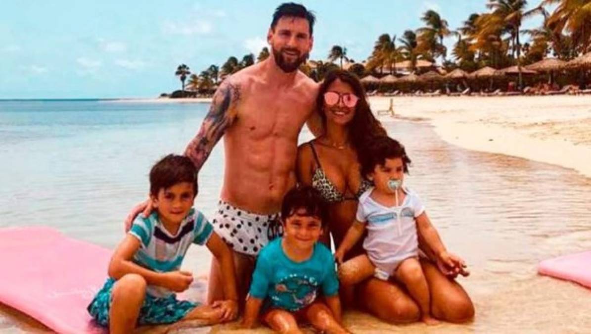 Sol, playa, trajes de baño y mucho amor: Las envidiables vacaciones de Leo Messi y Antonela Roccuzzo