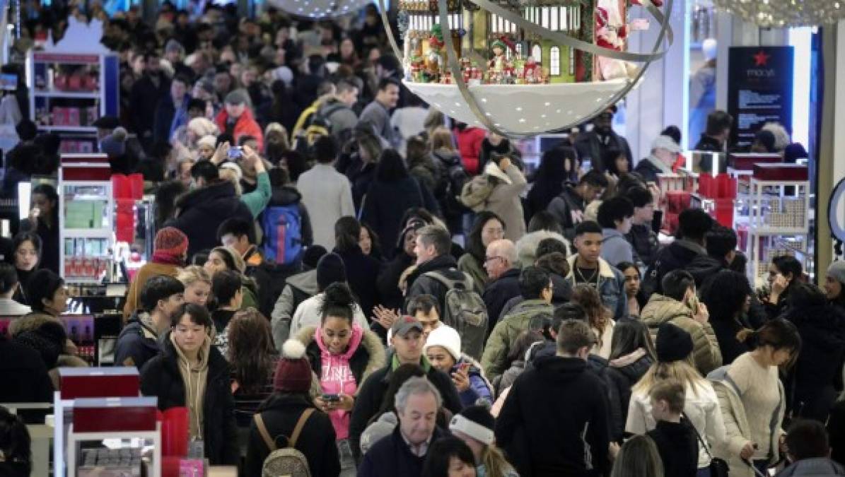 Viernes Negro: Locura total a nivel mundial por las compras navideñas