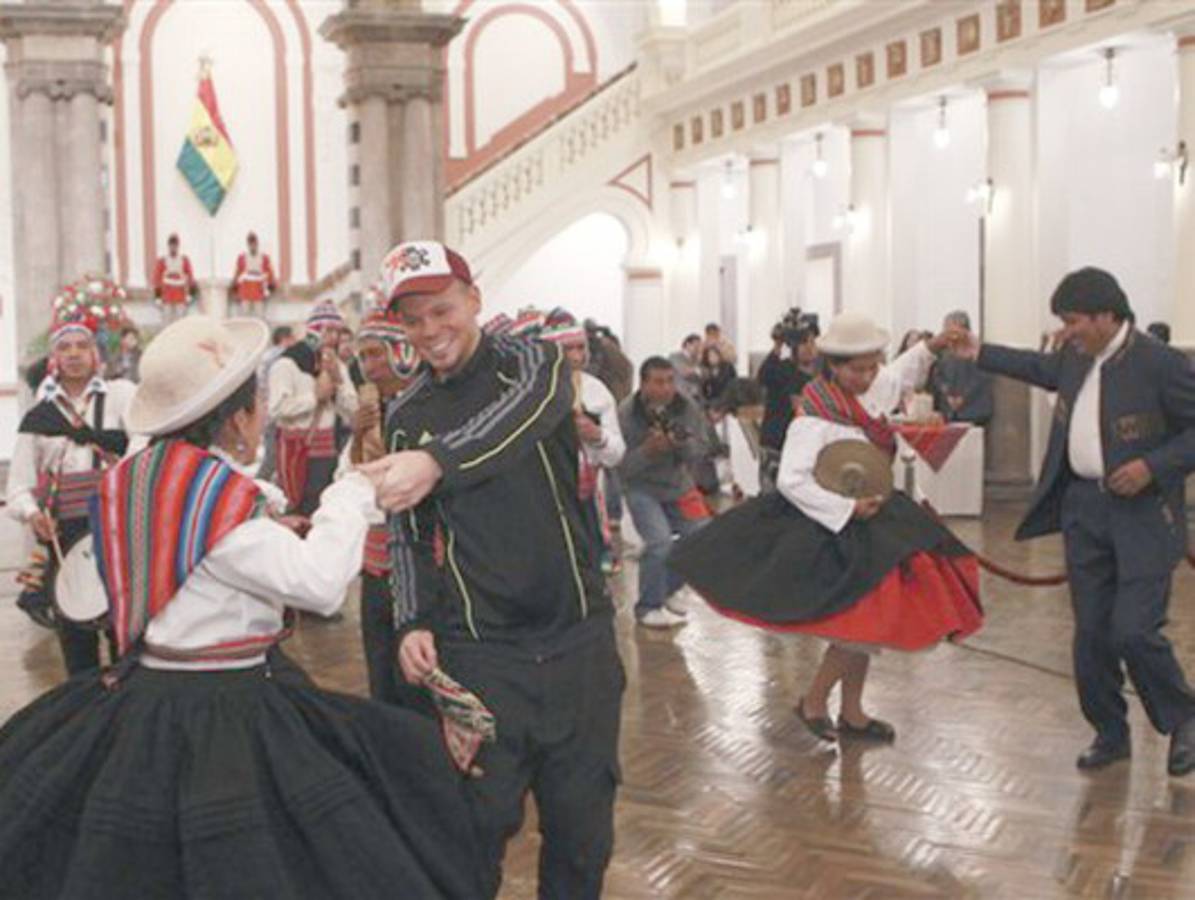 Morales y Calle 13 bailan al ritmo autóctono