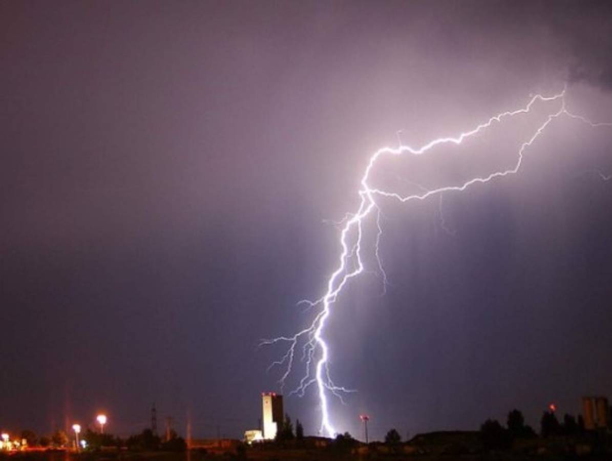 Intibucá: Rayo impacta a 16 personas mientras miraban partido de fútbol