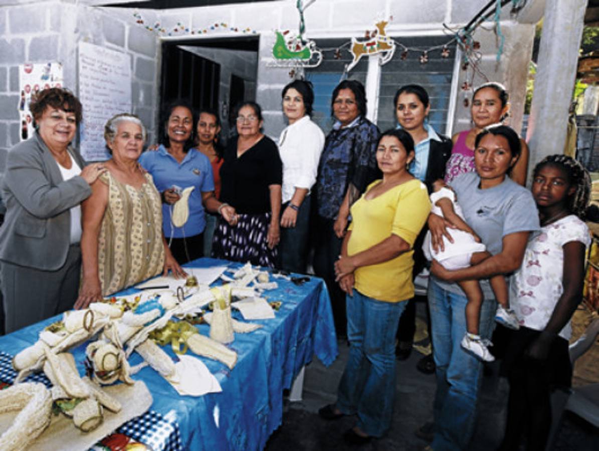 Reelección de rectora trae beneficio de pedir cabezas