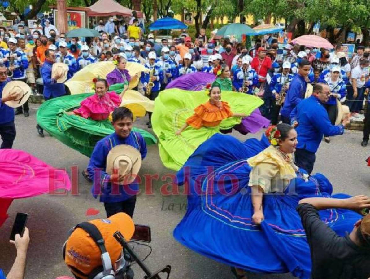 Policía garantiza seguridad en los desfiles del 15 septiembre
