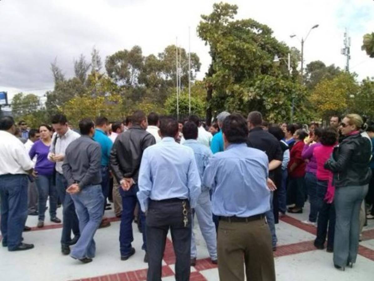 Honduras: Empleados suspendidos de ENEE interponen recurso en CSJ