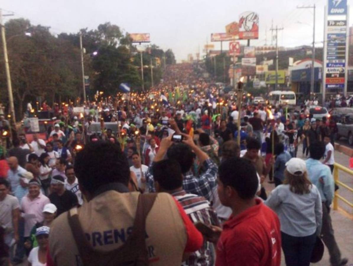 Quinta marcha de las antorchas llega a Presidencial