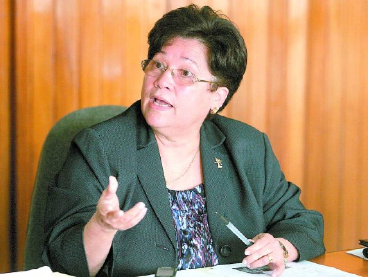 Vilma Morales: Solo salieron cheques para firmas proveedoras