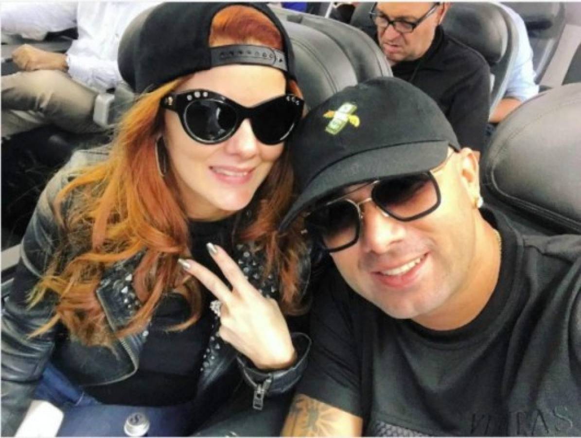 Wisin y su esposa viajan a Cancún para reponerse por la pérdida de su hija