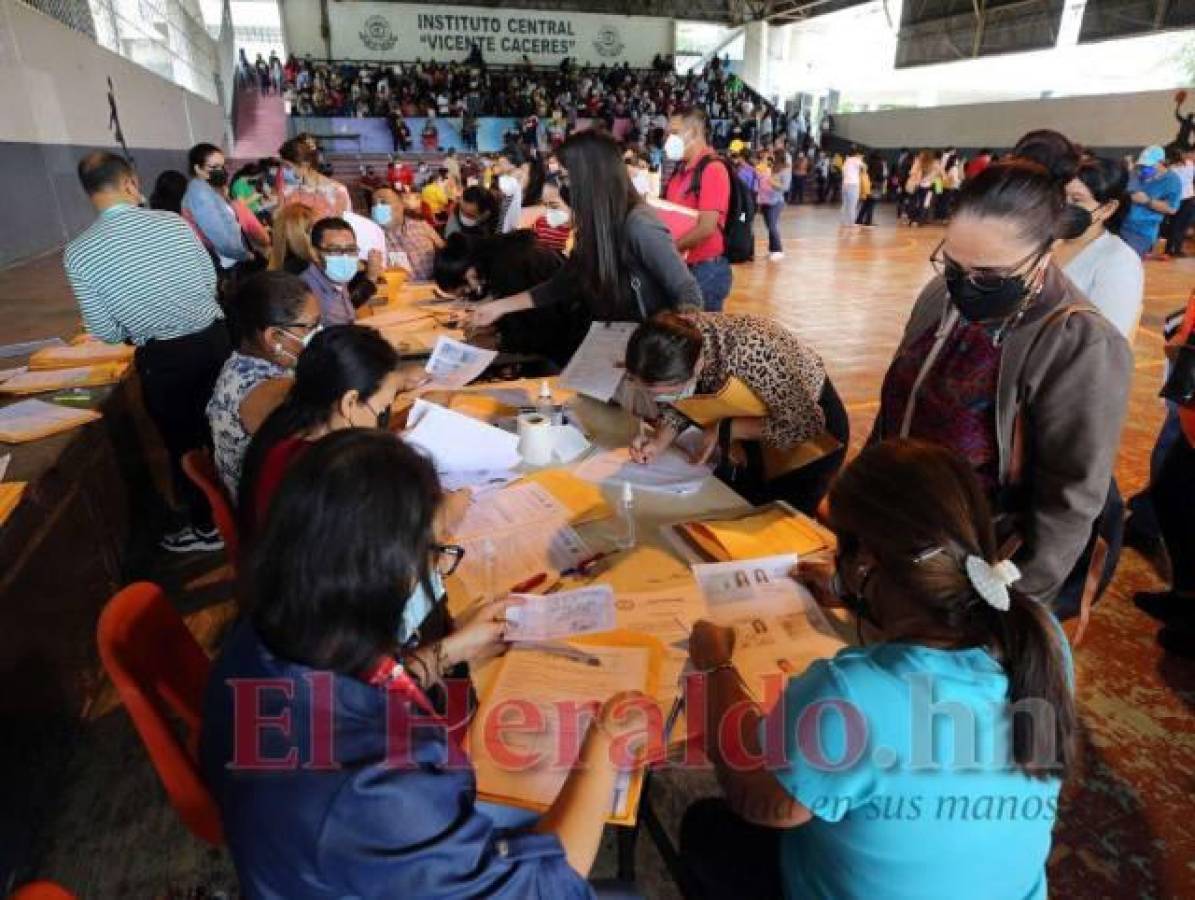 Instan a Secretaría de Educación posponer concurso docente en Honduras