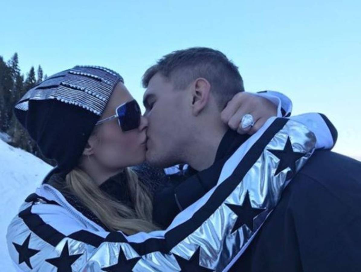 ¡Confirmado! Paris Hilton está comprometida con su novio Chris Zylka