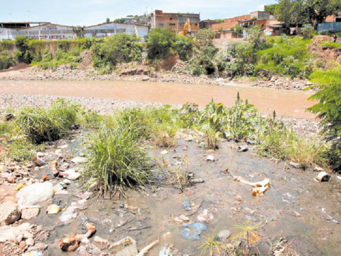 Ríos y quebradas son un vertedero de aguas negras en Tegucigalpa