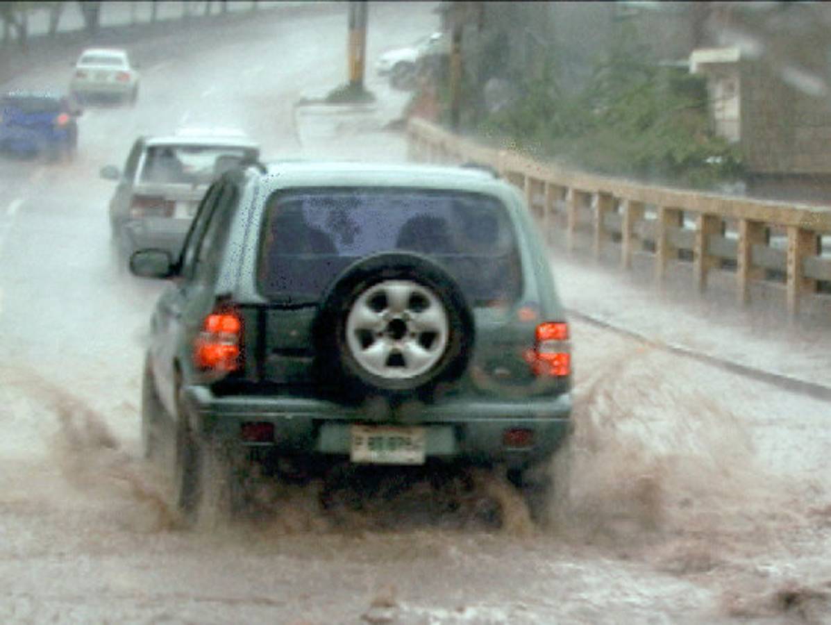Vaguada deja fuertes lluvias en Honduras