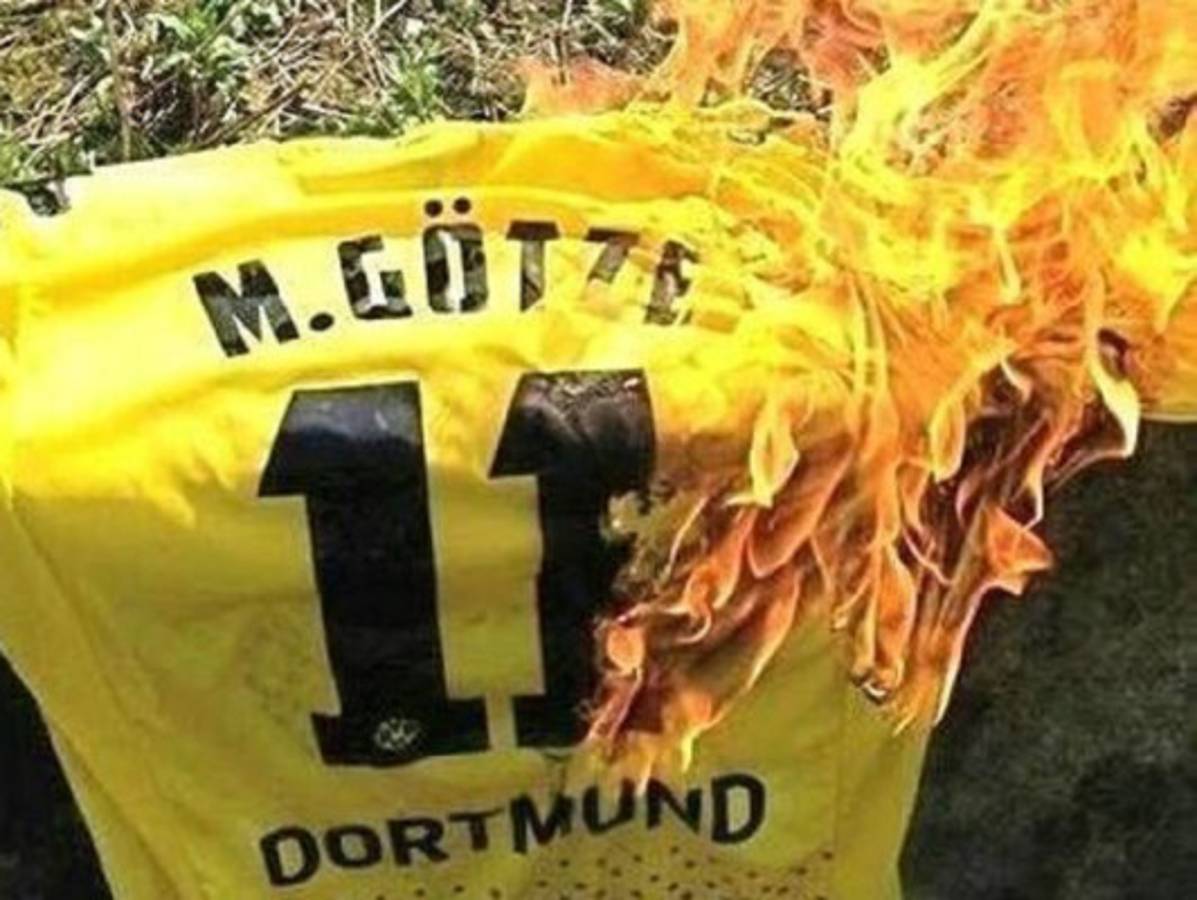 Afición del Borussia llama Judas a Götze y queman su camiseta