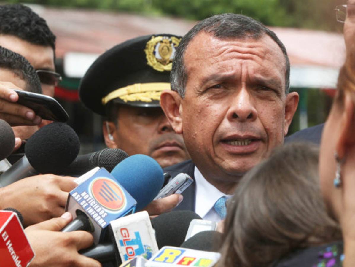 Presidente Porfirio Lobo garantiza pago a los empleados de Salud