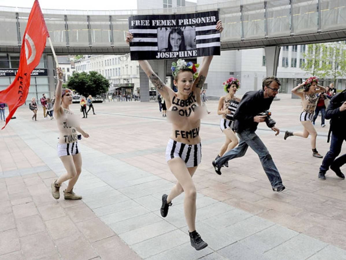 Activistas de Femen protestan en topless