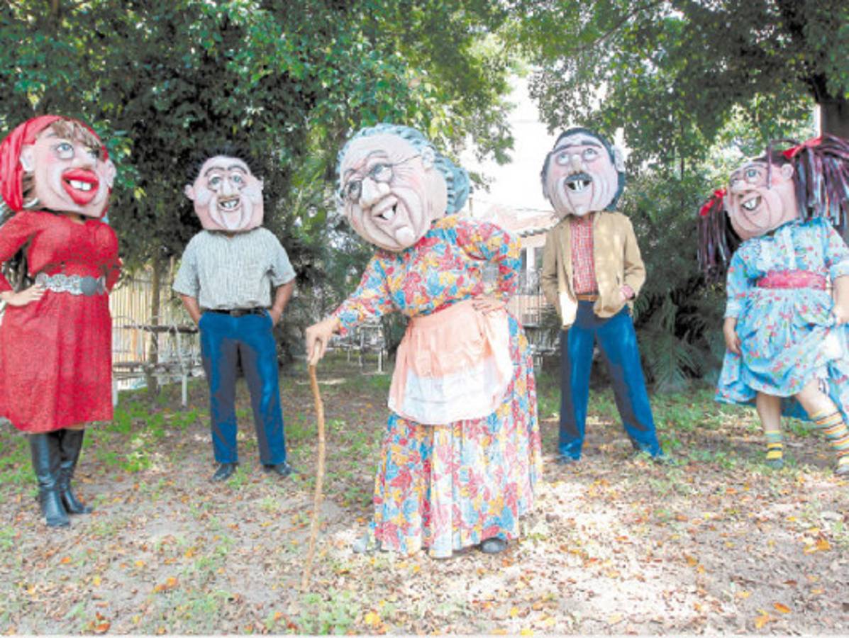 ¿Qué nombre le pondría a cada mojiganga de esta familia?