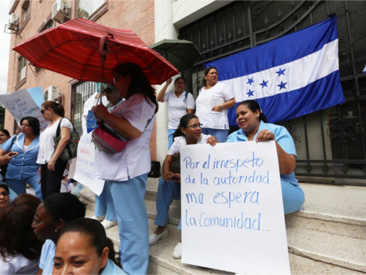 Empleados de Salud se toman la Secretaría