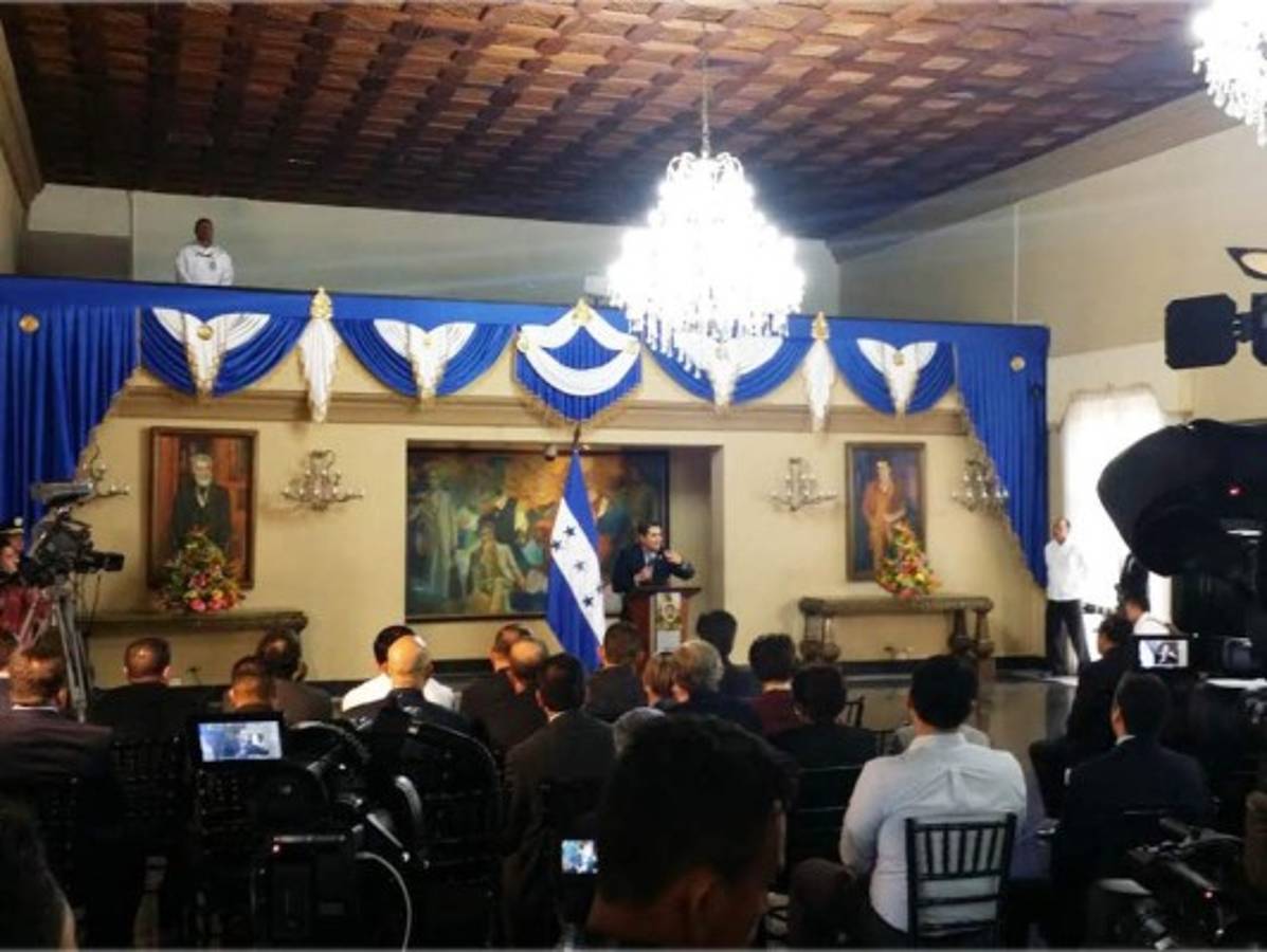 Gobierno de Honduras firma convenio para viviendas