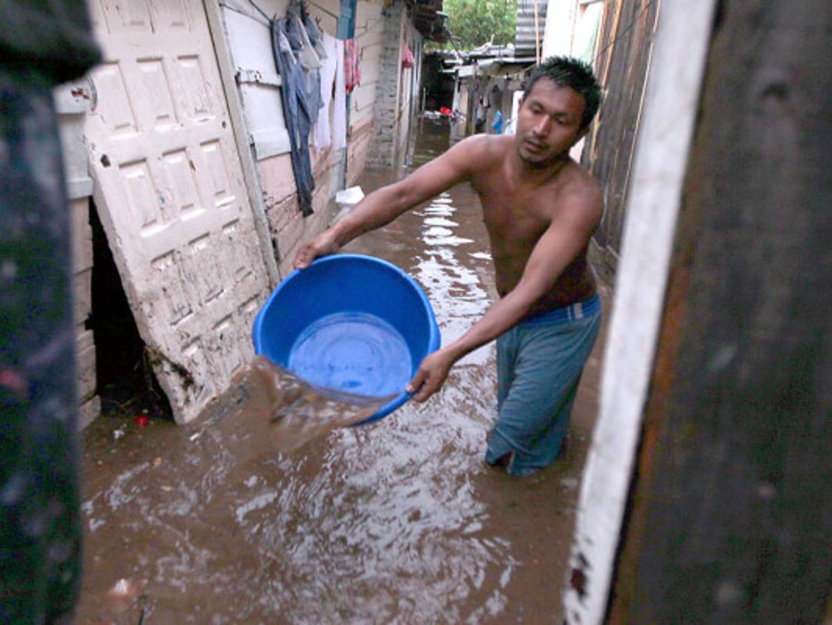 Al menos 3 casas destruidas por temporal