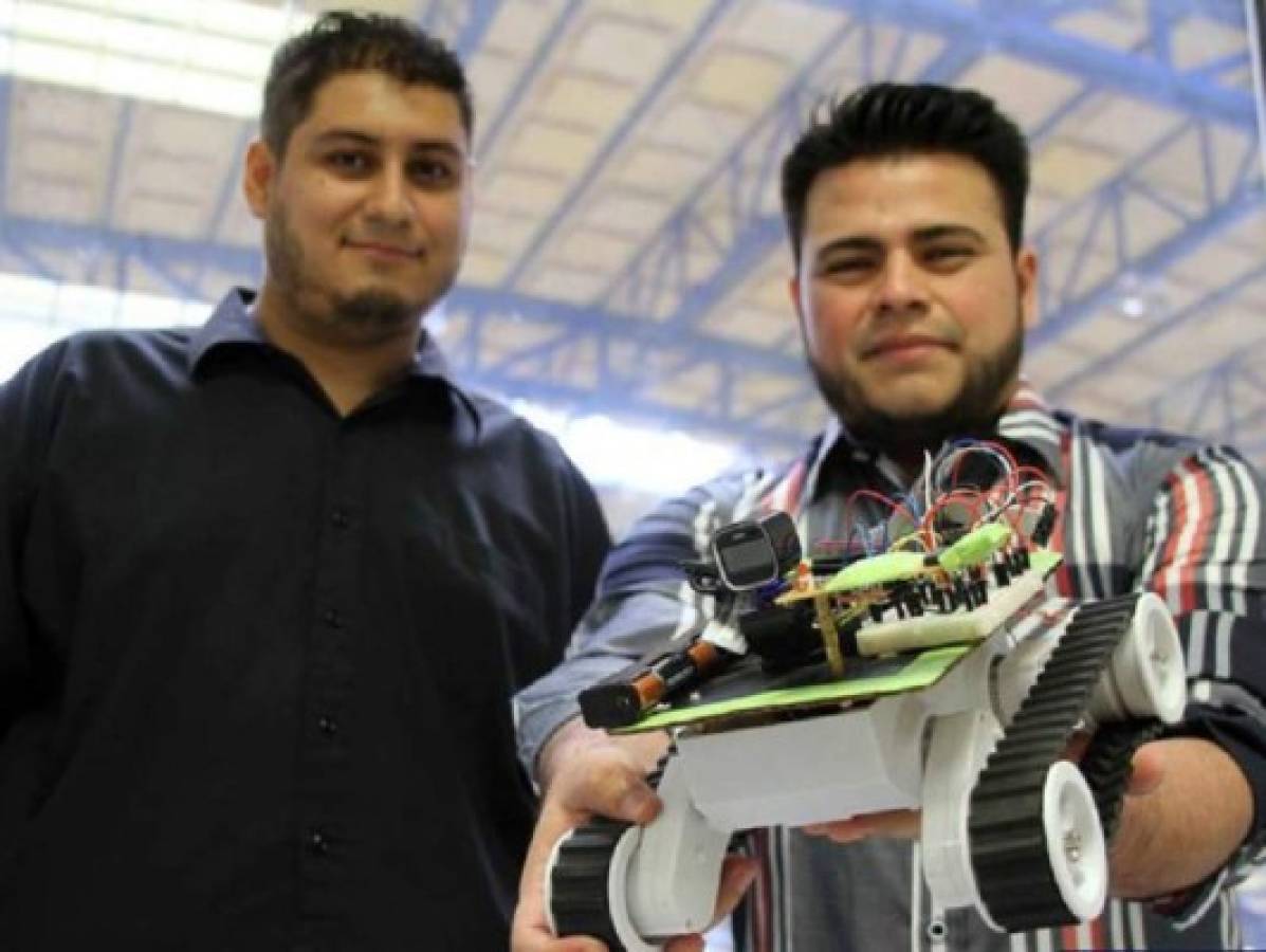 Estudiantes de la UNAH inventan robot controlado con la voz