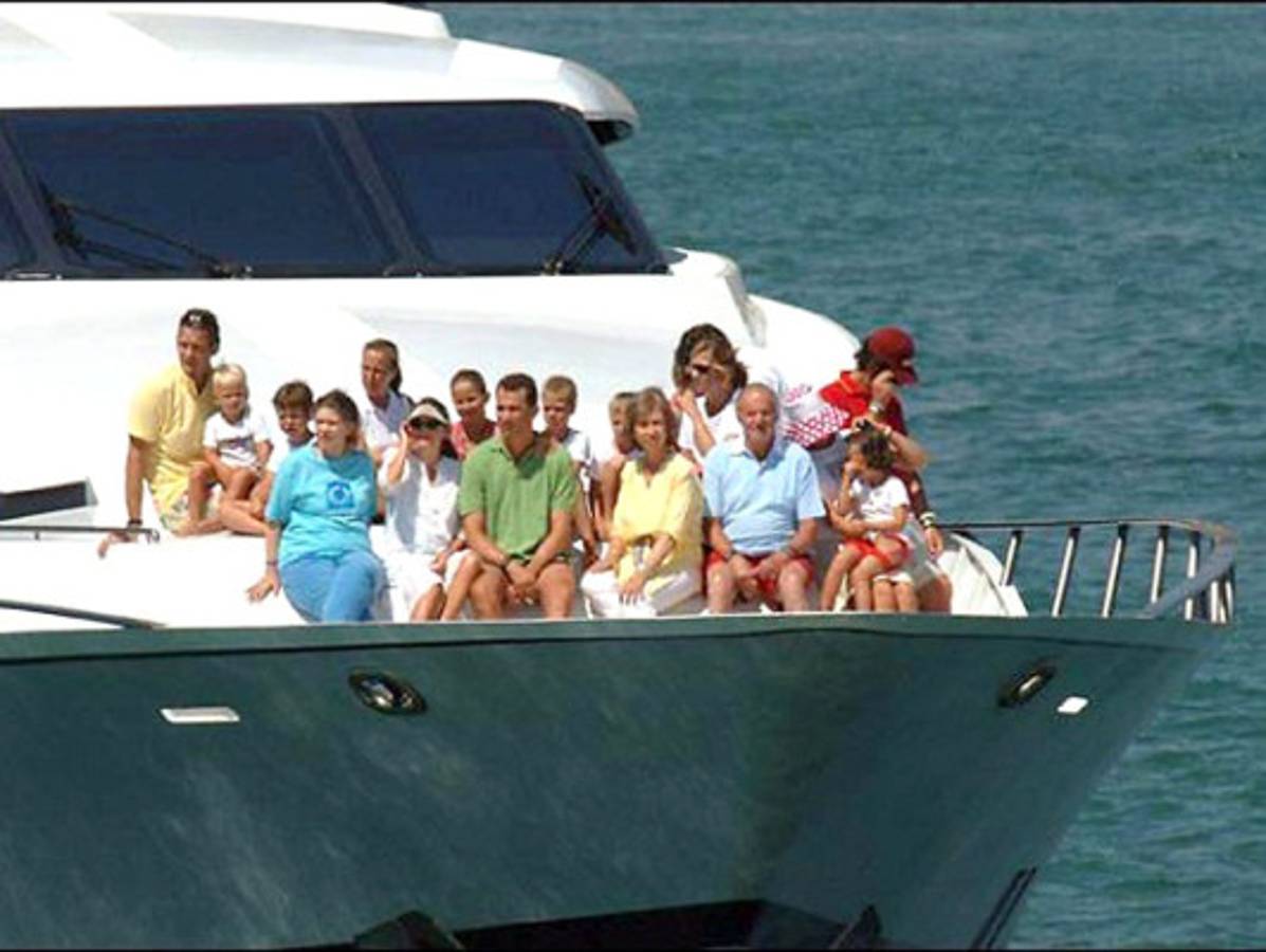 Empresarios quieren recuperar el yate que le regalaron al rey