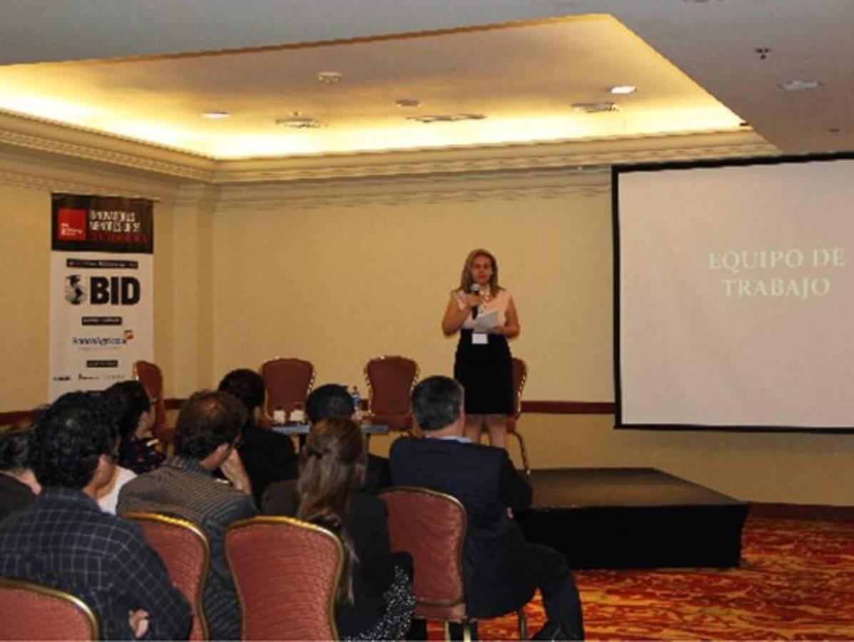 Reconocen innovadores proyectos sociales de dos jóvenes hondureños