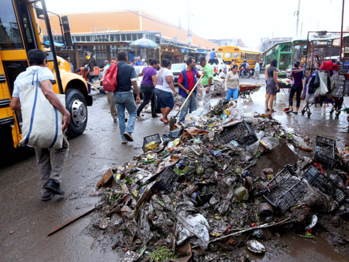 Limpieza en mercados y centro de la capital