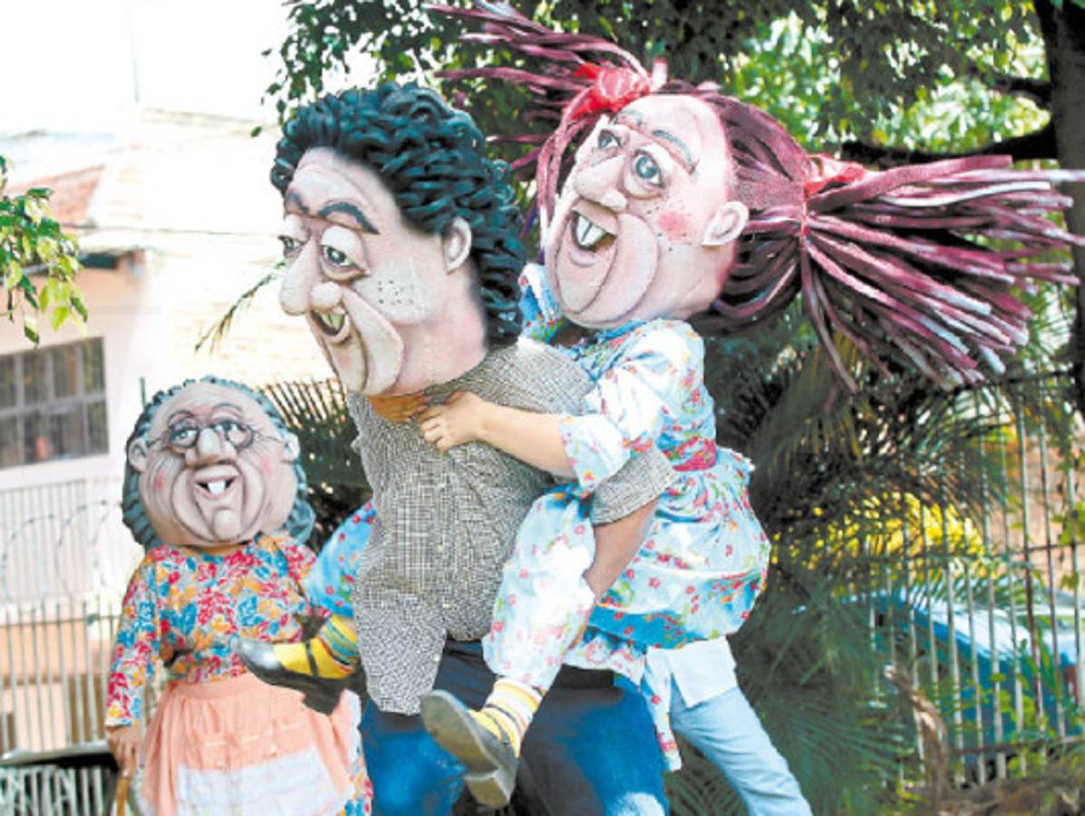 ¿Qué nombre le pondría a cada mojiganga de esta familia?