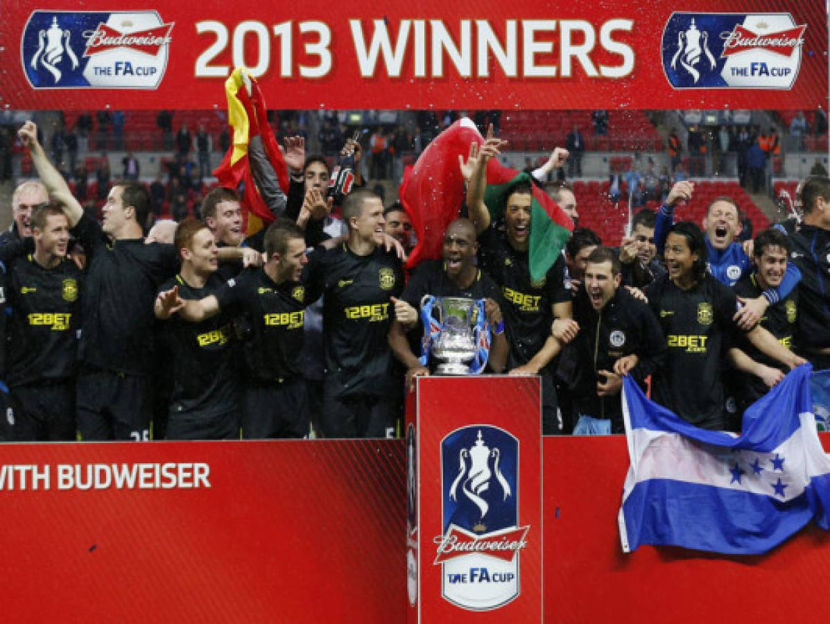 Roger Espinoza se corona campeón de FA Cup con Wigan