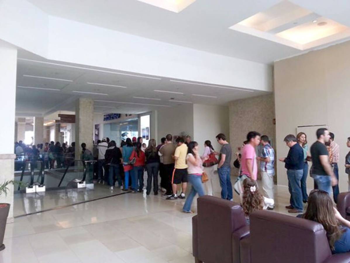 Hondureños hacen largas filas para el concierto de Marc Anthony