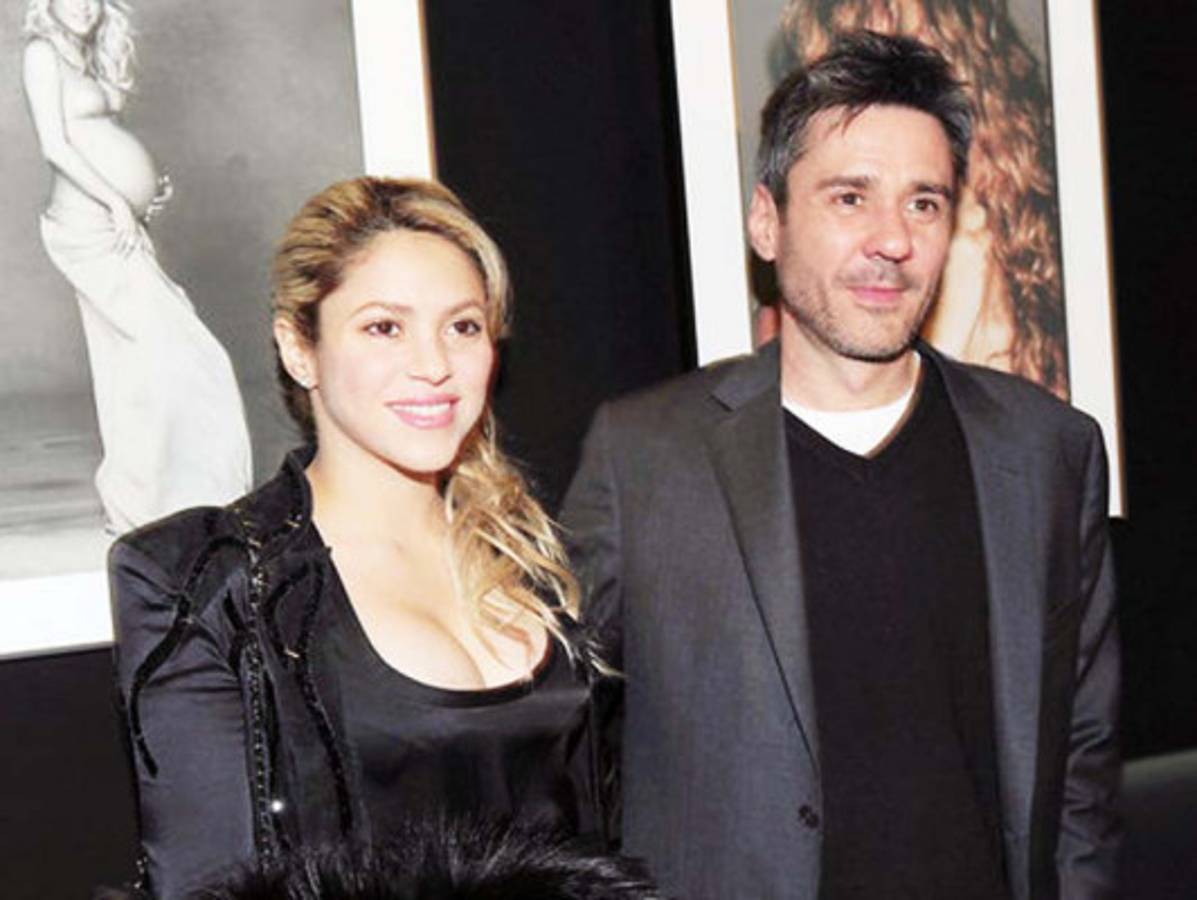 Shakira luce voluptuoso busto con escote