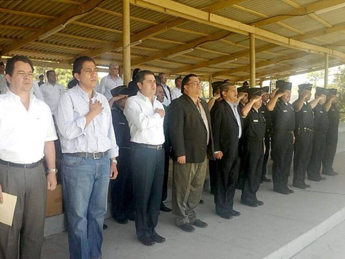 Policía recibe autos y motos de la 'tasa de seguridad'