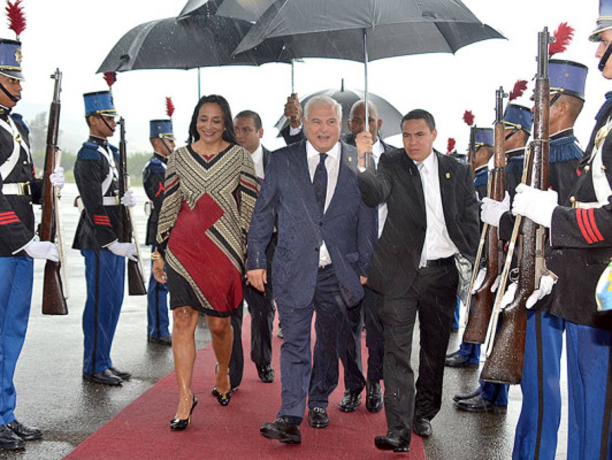 Honduras condecora a Ricardo Martinelli