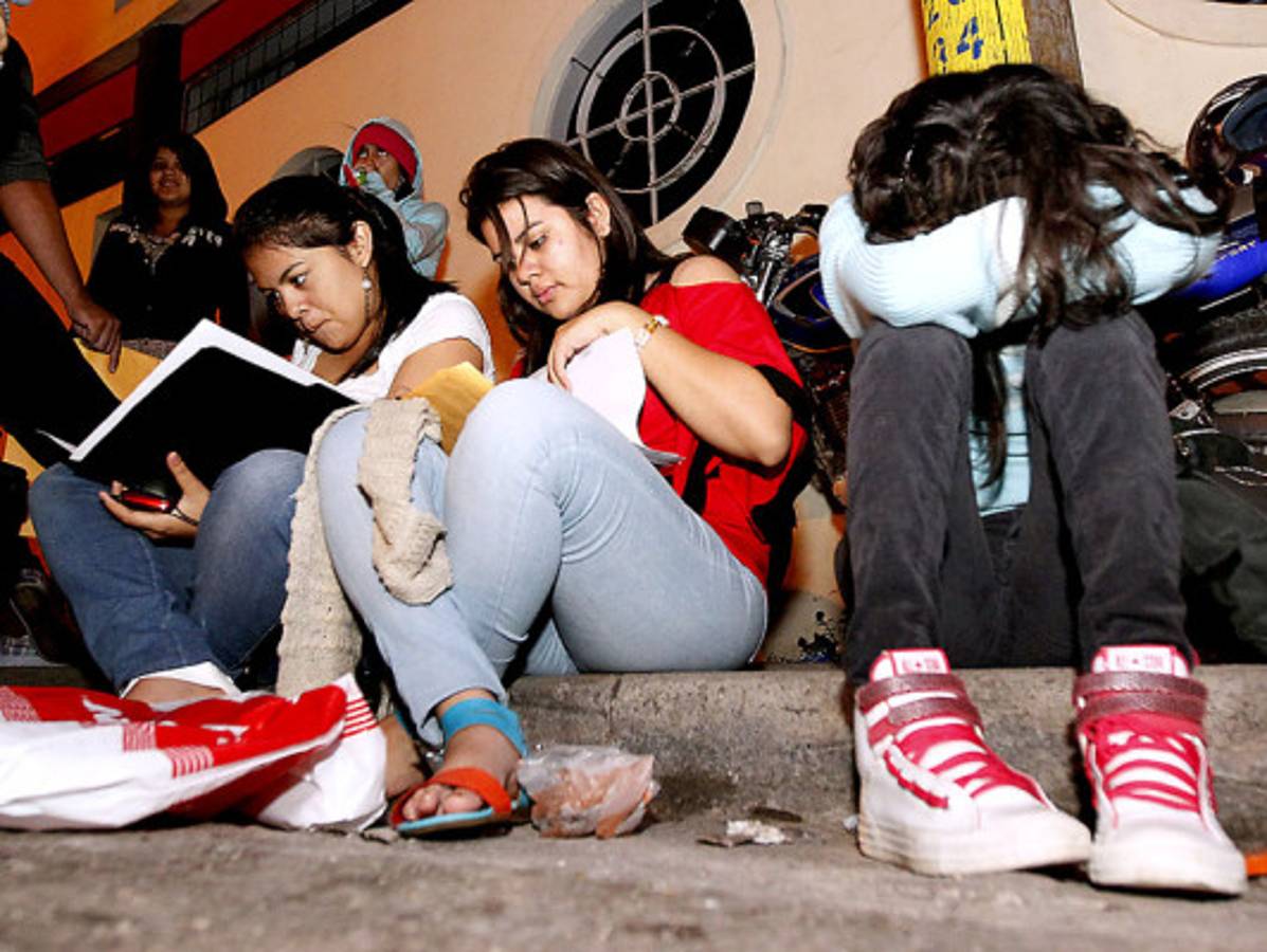 La odisea de hacer un trámite en el Escalafón