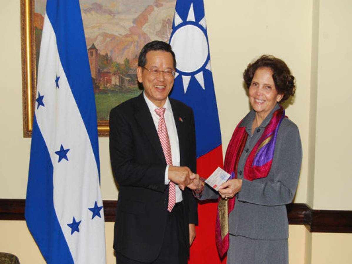 Honduras contempla relaciones con China