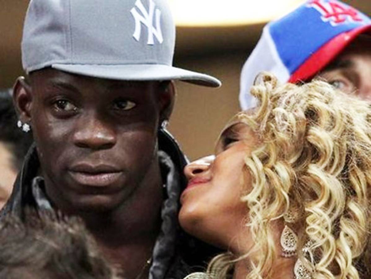 FOTOS: Así disfrutó Mario Balotelli del Milán-Barça