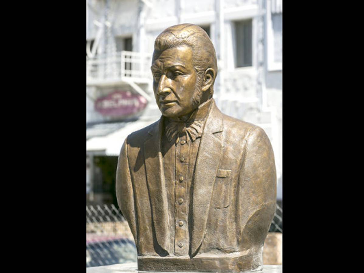 Inaugurarán plaza centroamericana en Los Angeles