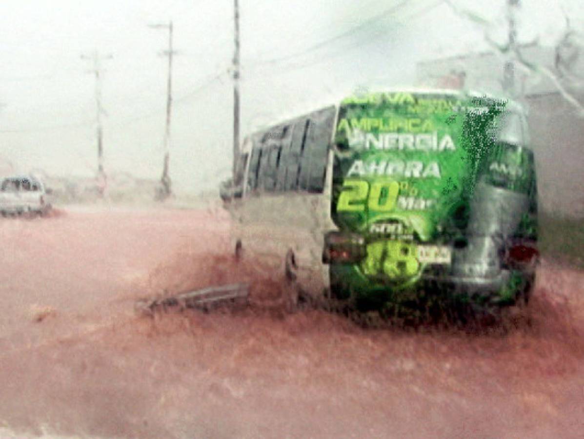 Vaguada deja fuertes lluvias en Honduras