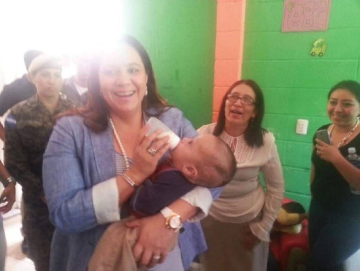 Primera Dama de Honduras visita a niños de Prepace en El Hatillo