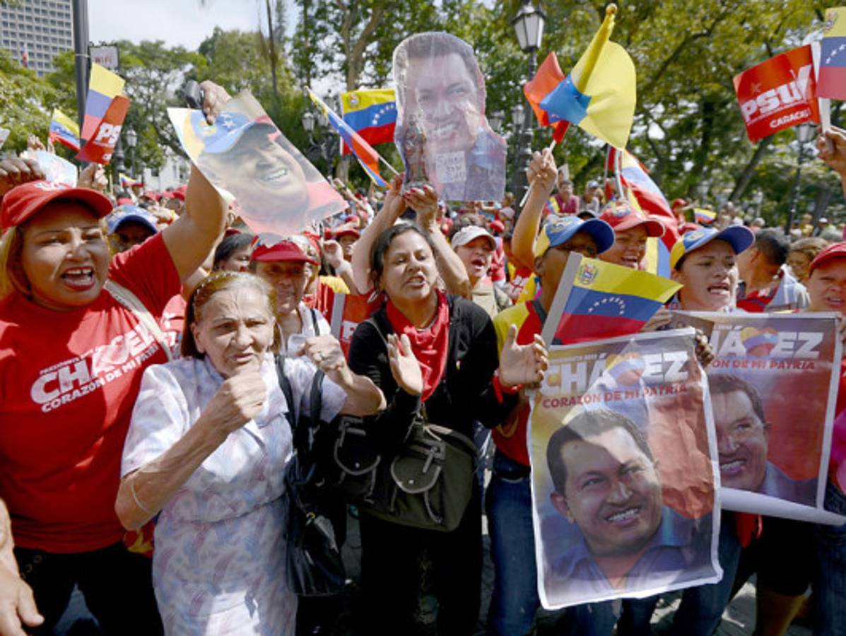 Hugo Chávez regresa sorpresivamente a Venezuela