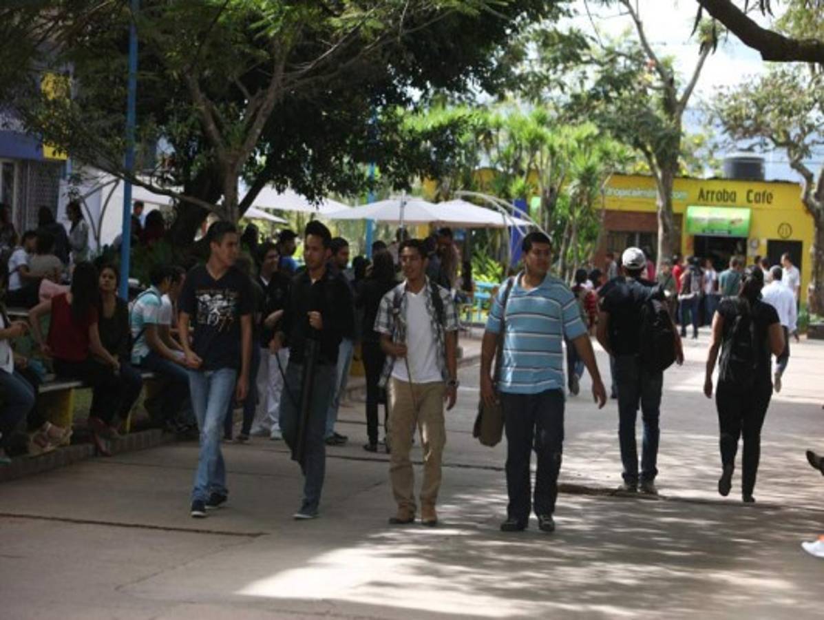 Imparten clases gratuitas de inglés en la UNAH