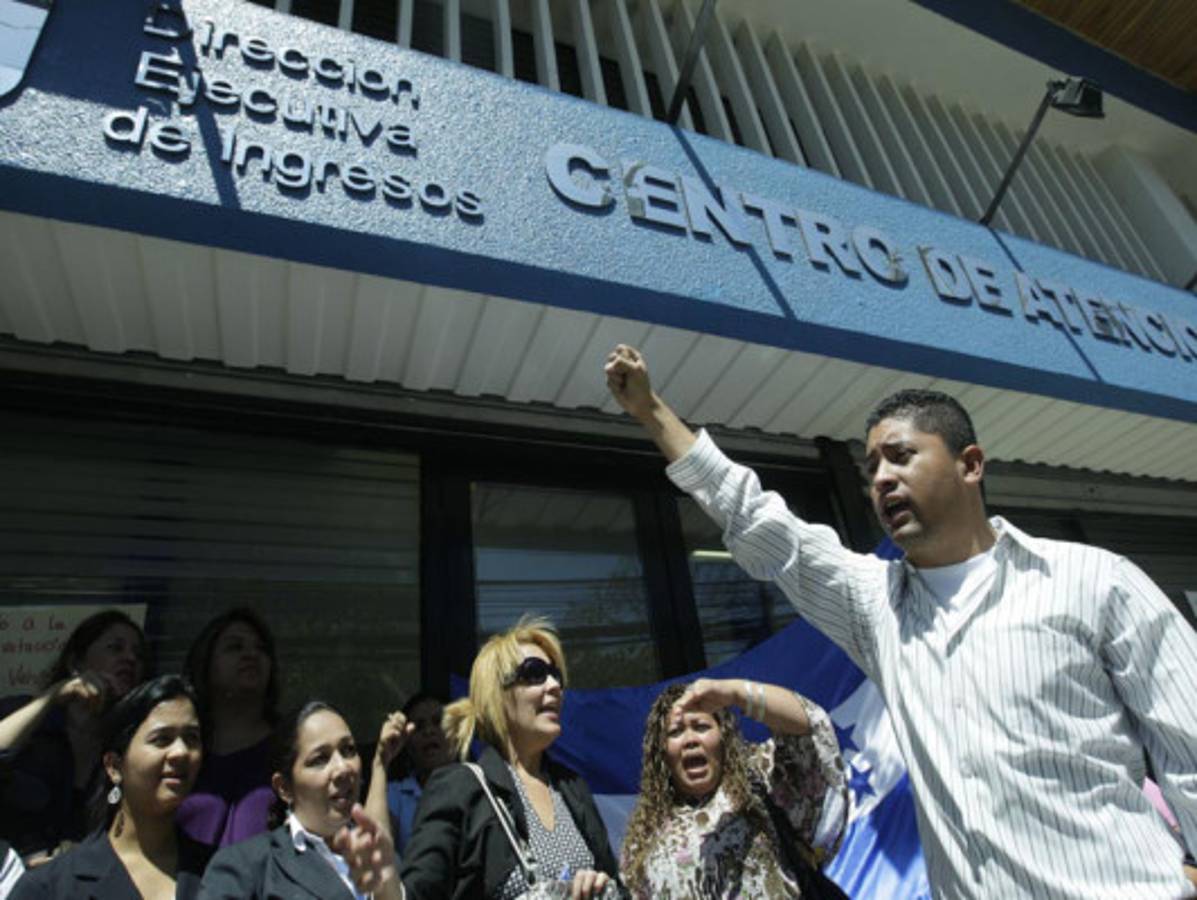 Empleados de la DEI protestan en Tegucigalpa