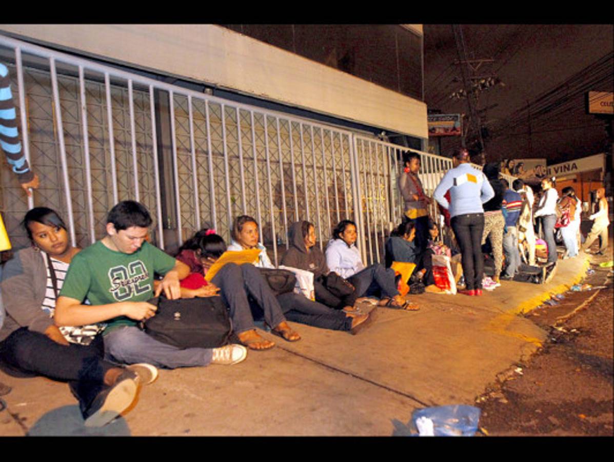 La odisea de hacer un trámite en el Escalafón