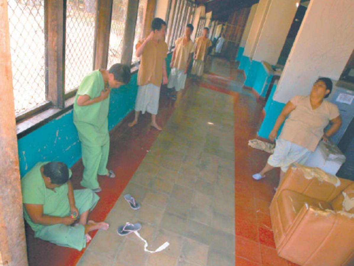 En inhumanas condiciones pacientes del Santa Rosita