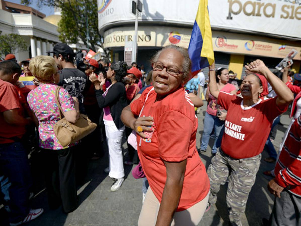 Hugo Chávez regresa sorpresivamente a Venezuela