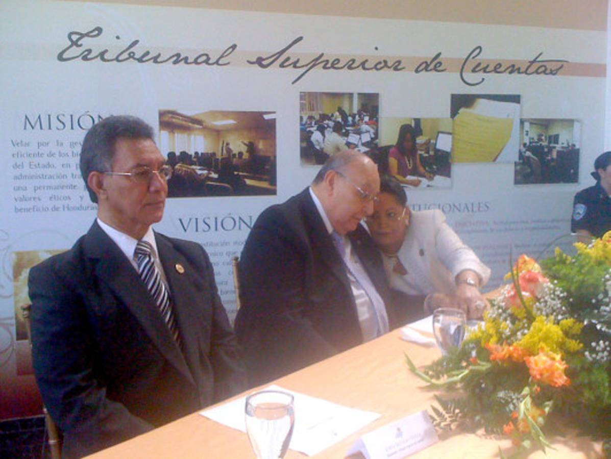 Anchecta entrega presidencia del TSC