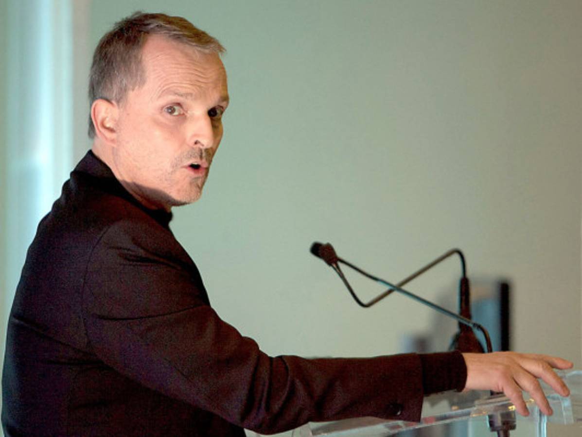 Miguel Bosé molesto con la clase política