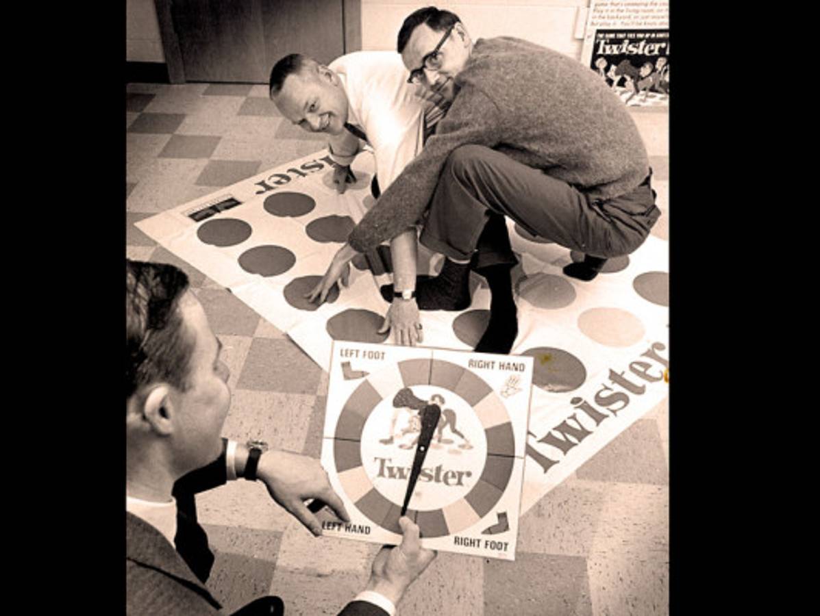 Fallece el inventor del juego Twister