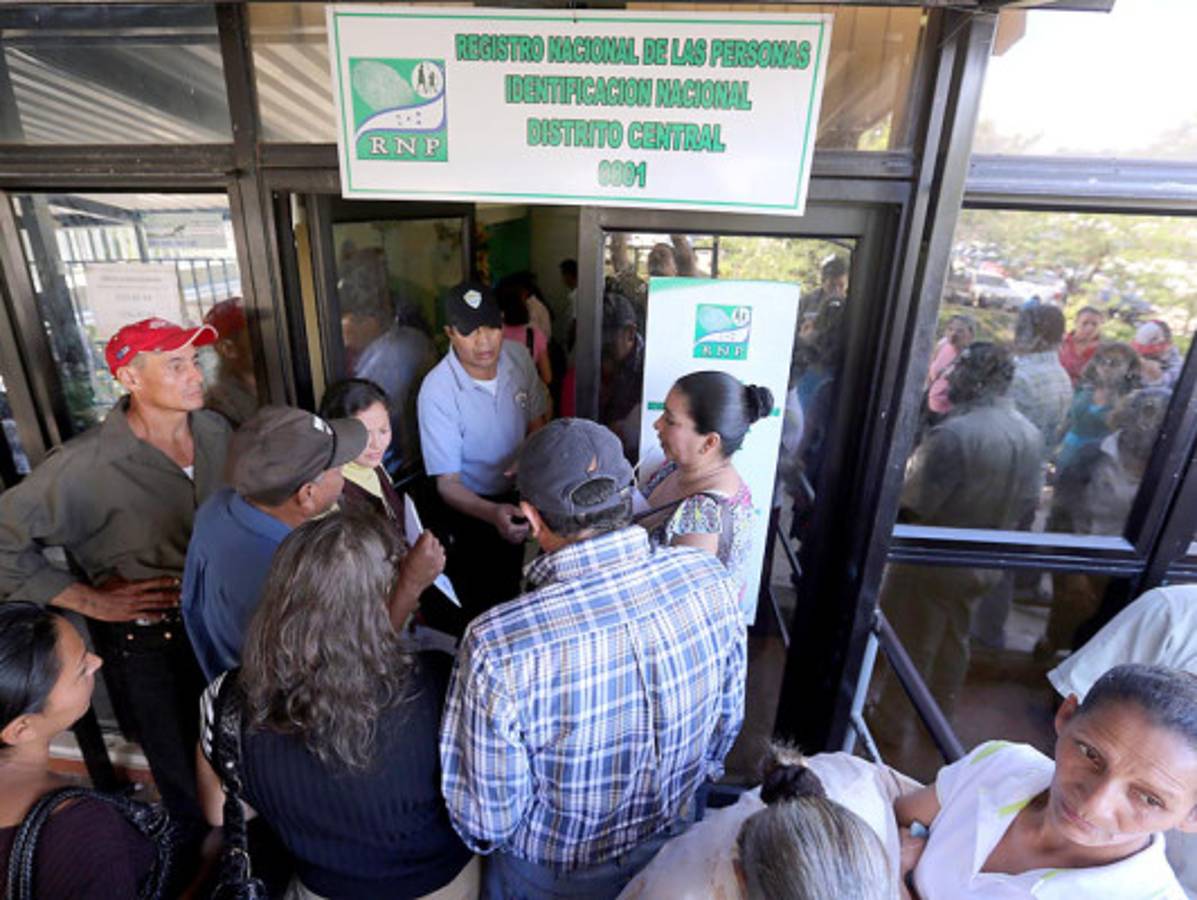 Abarrotado edificio del RNP en Tegucigalpa