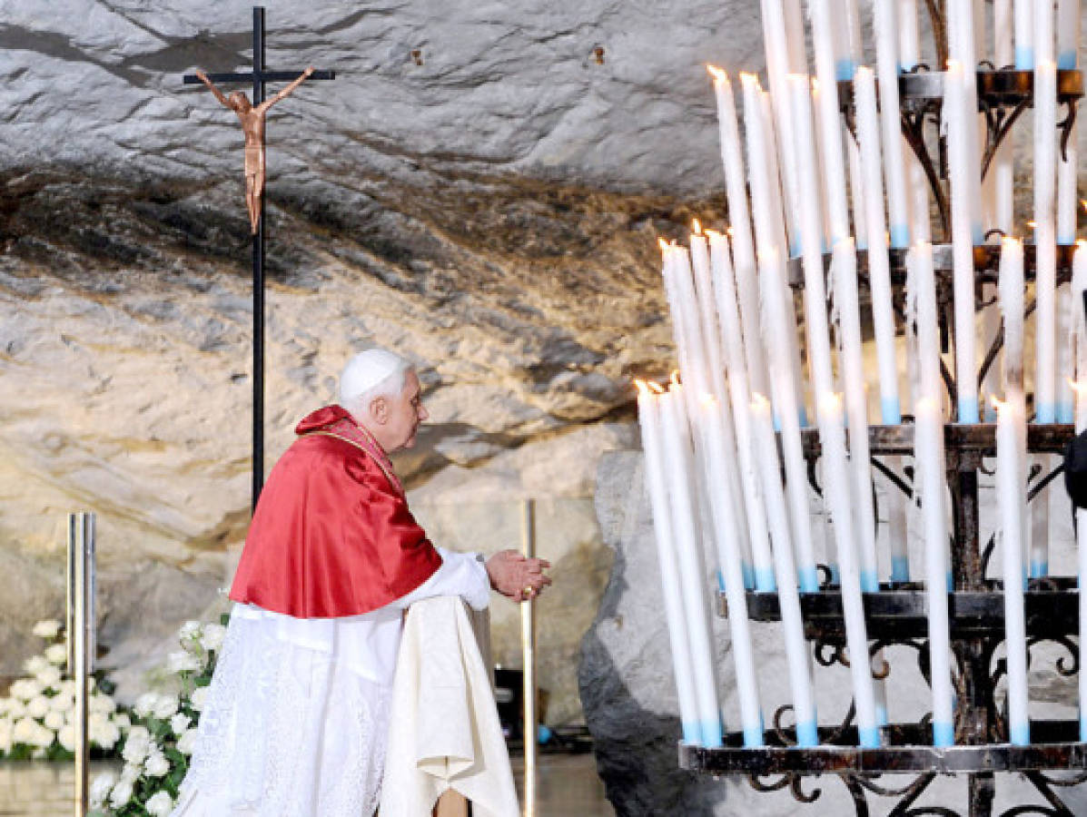 Benedicto XVI, un teólogo confrontado al mundo y a los escándalos de la Iglesia